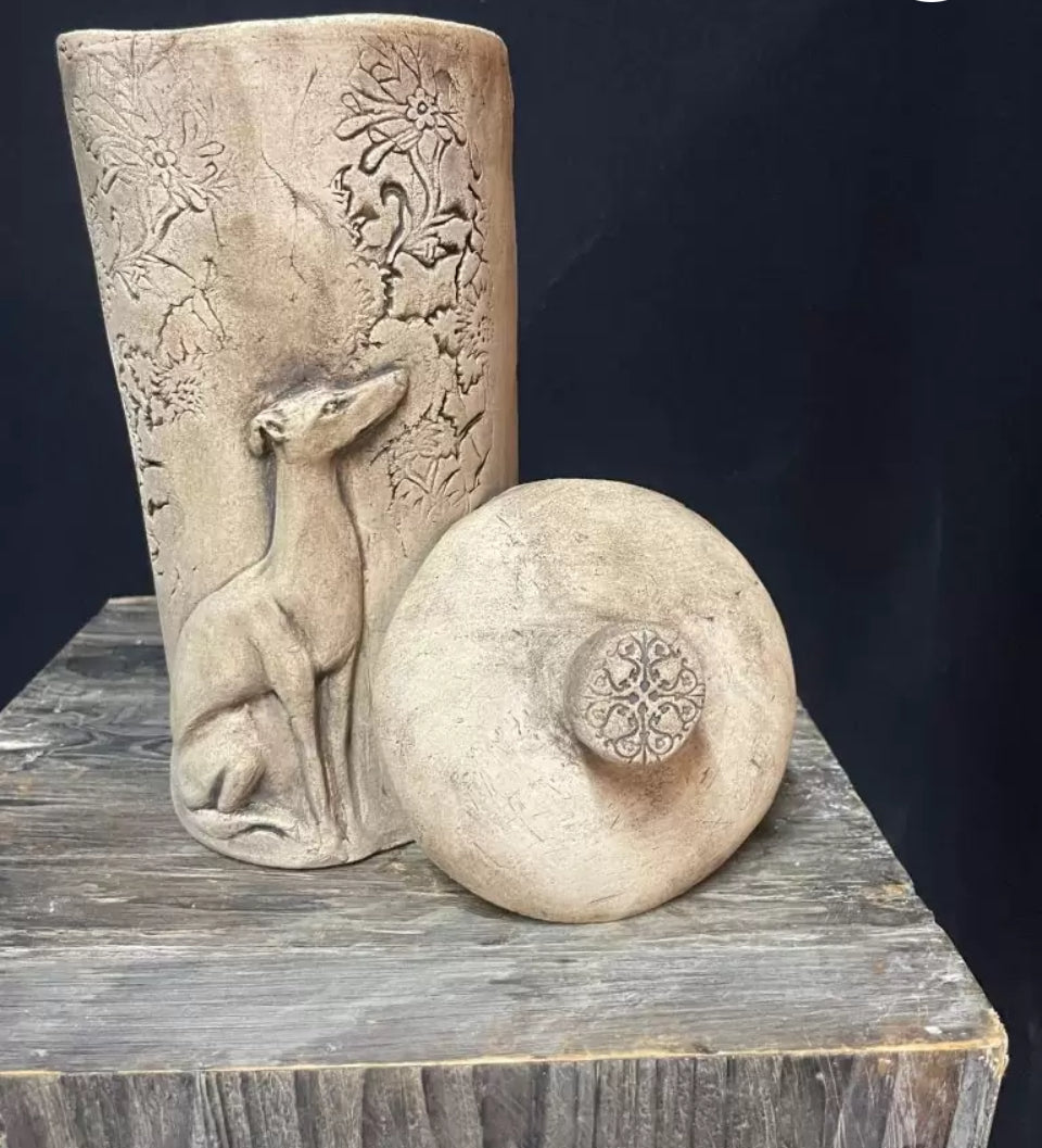 Sierlijke hoge urn