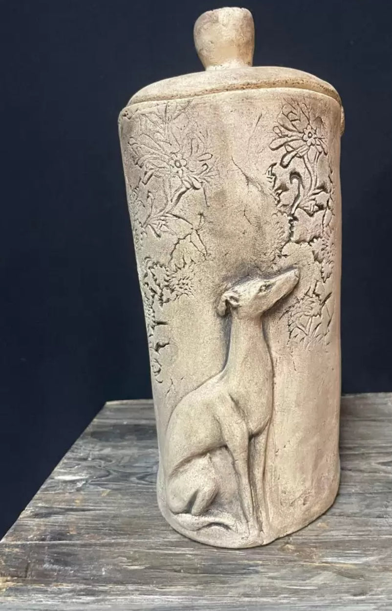 Sierlijke hoge urn