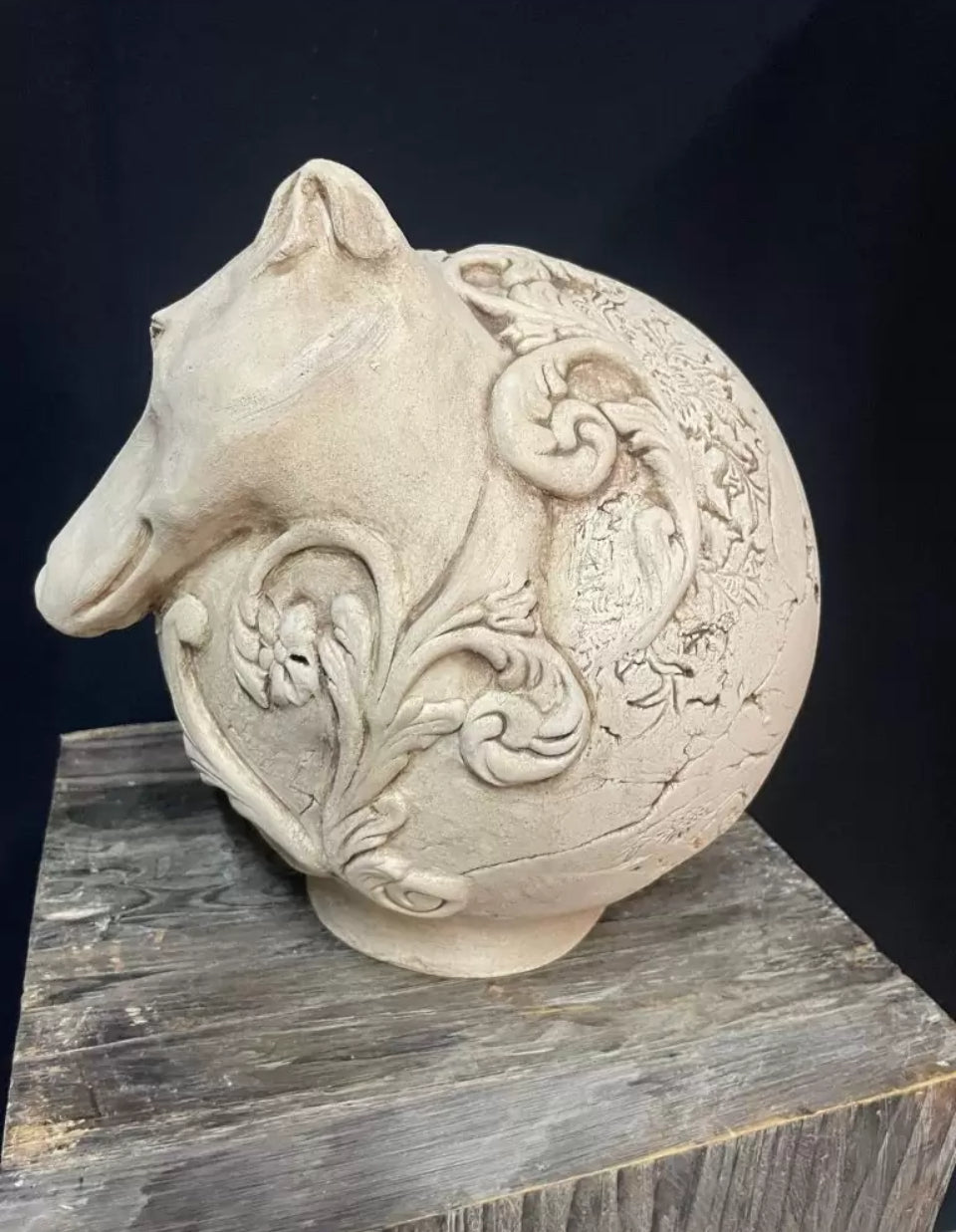 Urn met windhondhoofd