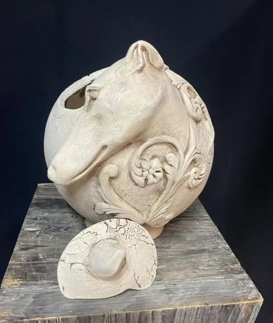 Urn met windhondhoofd